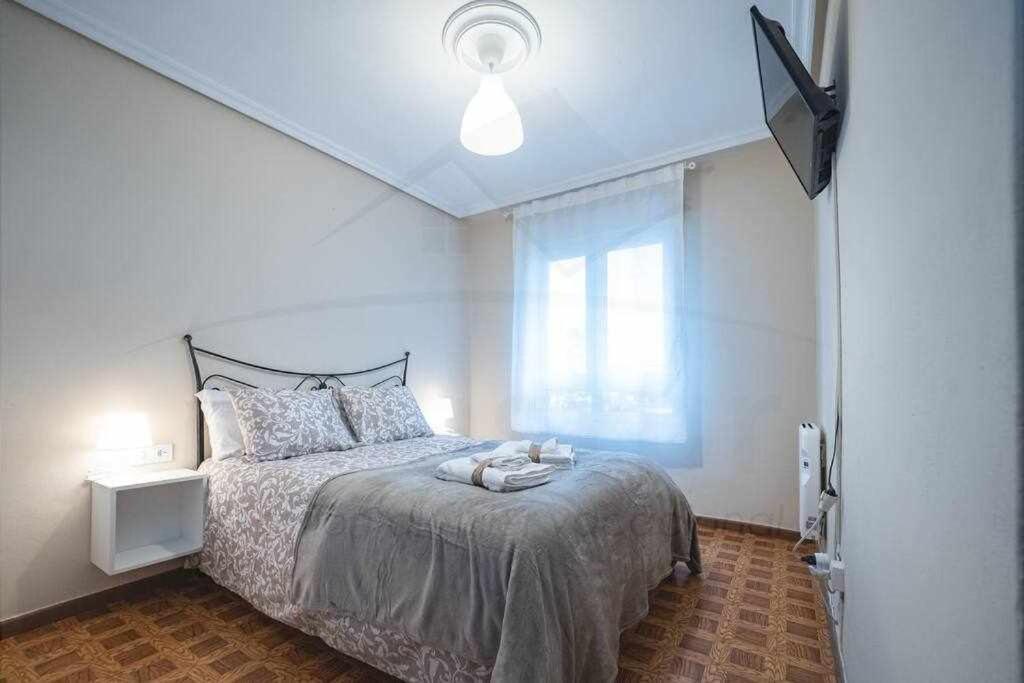 El Llar Del Gueelu Apartment Gijon Bagian luar foto