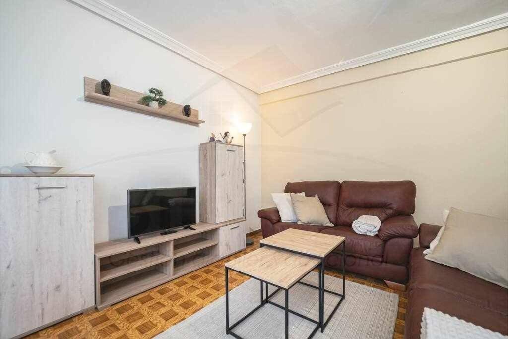 El Llar Del Gueelu Apartment Gijon Bagian luar foto
