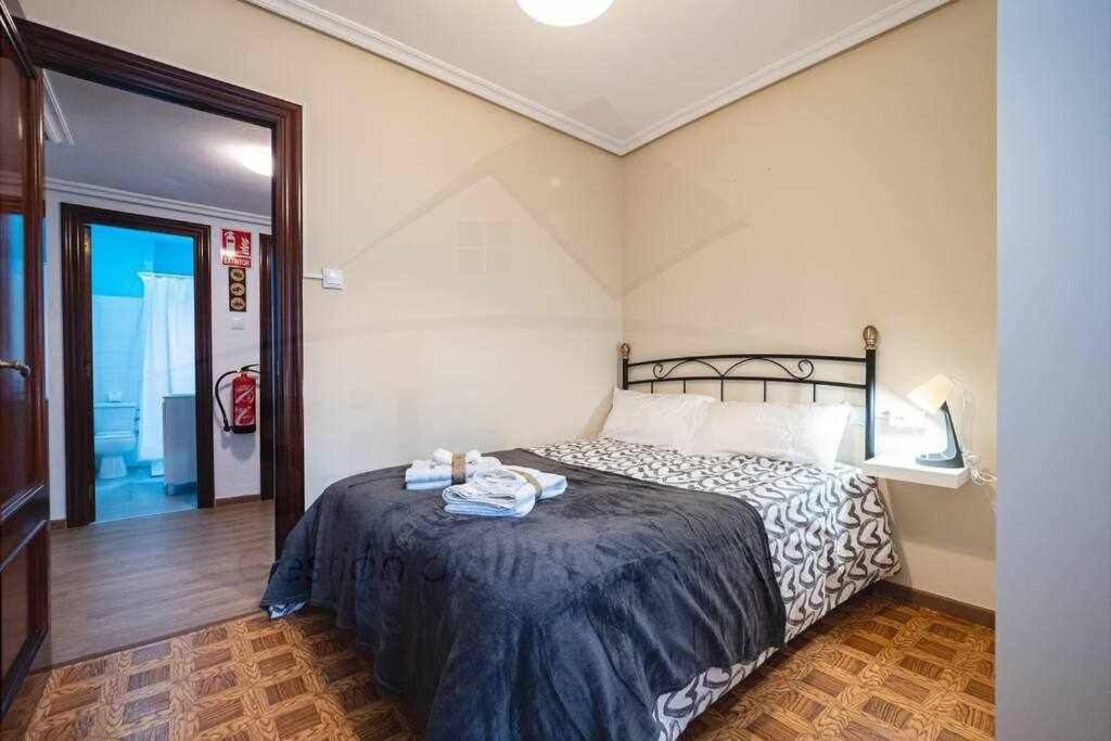 El Llar Del Gueelu Apartment Gijon Bagian luar foto